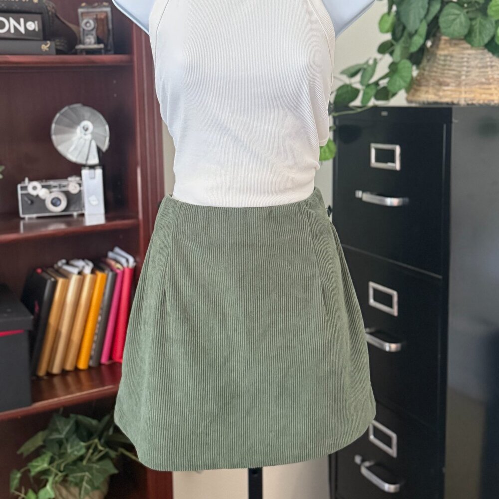 NEW Halara Olive Green Size Medium Corduroy Skort